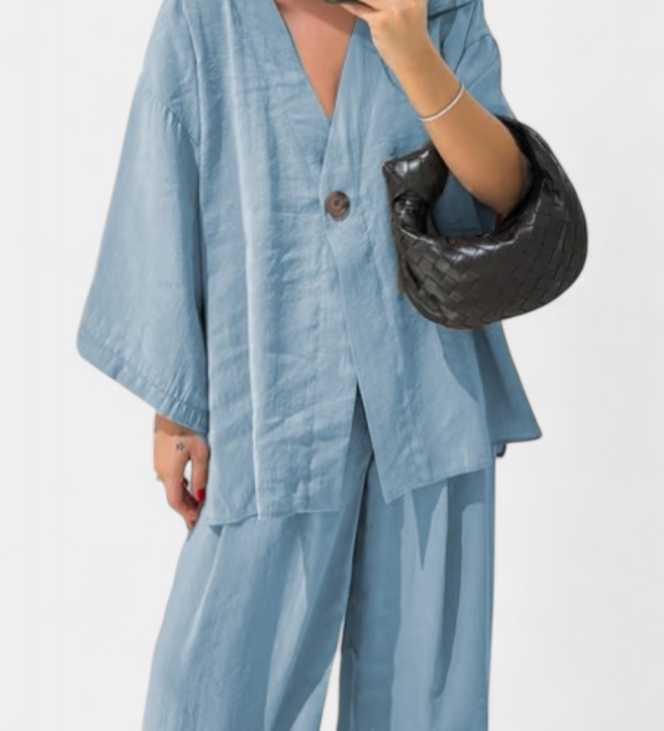 Eli | Oversize komplektas su V formos topu