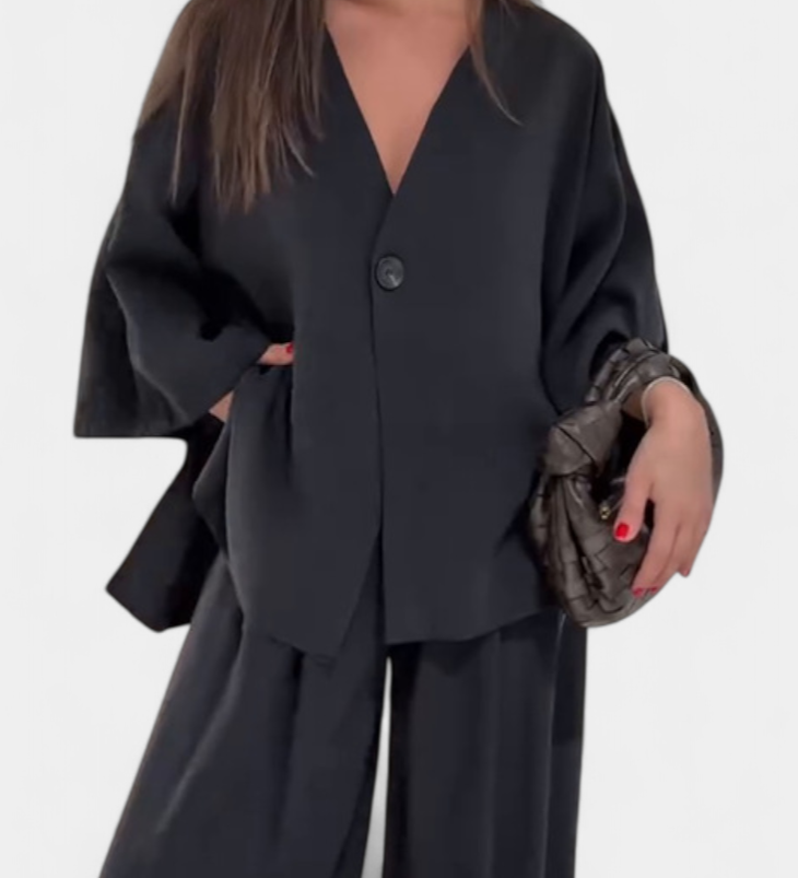 Eli | Oversize komplektas su V formos topu