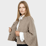 Liepa™ – Elegantiška ir šilta trumpa striukė