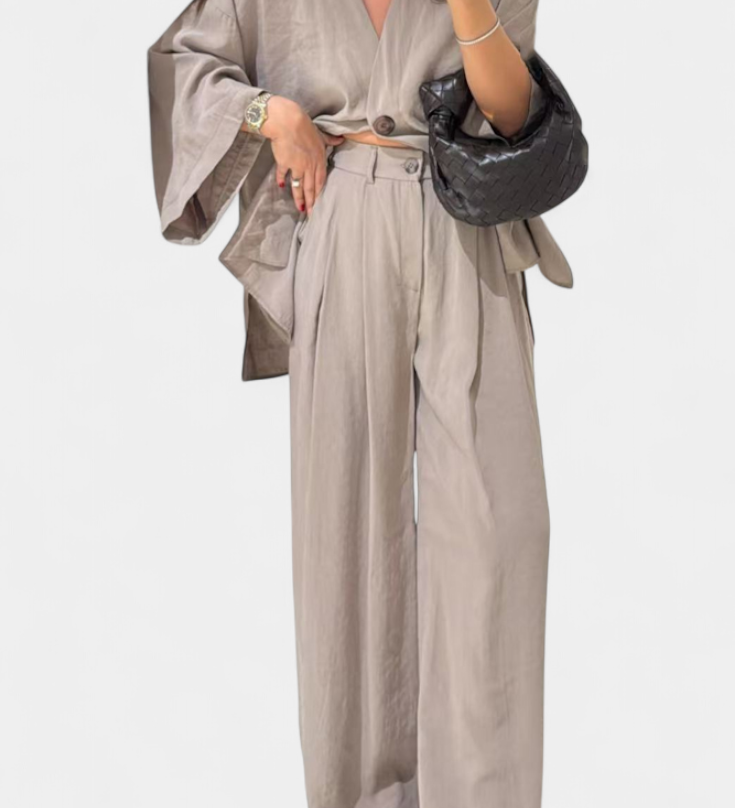Eli | Oversize komplektas su V formos topu